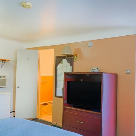 Bay Motel By Oyo Bay City Exterior photo