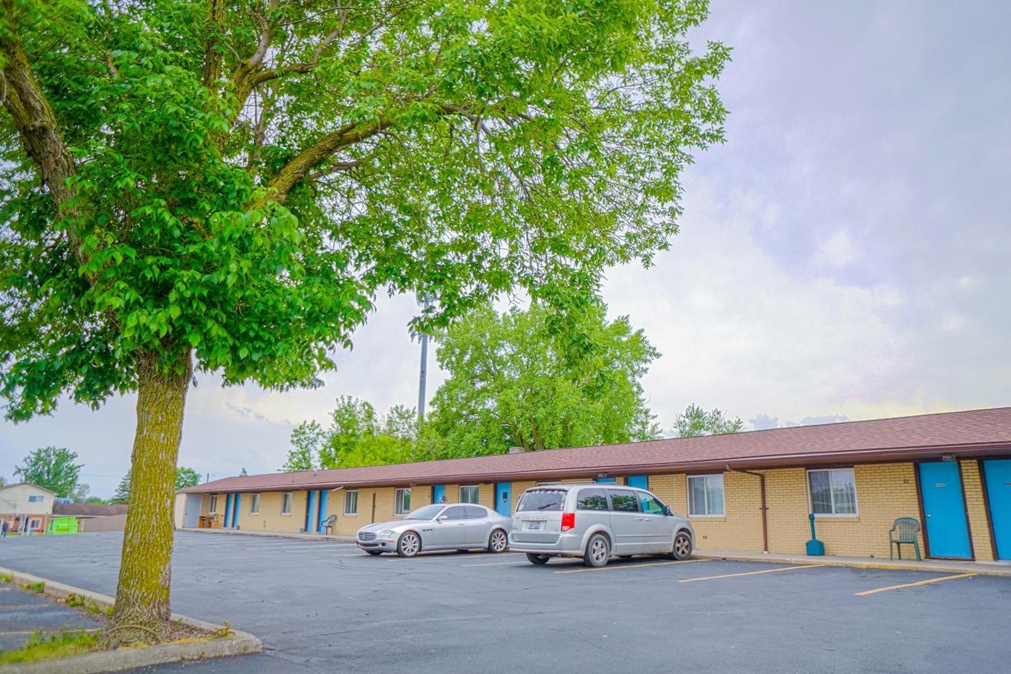 Bay Motel By Oyo Bay City Exterior photo