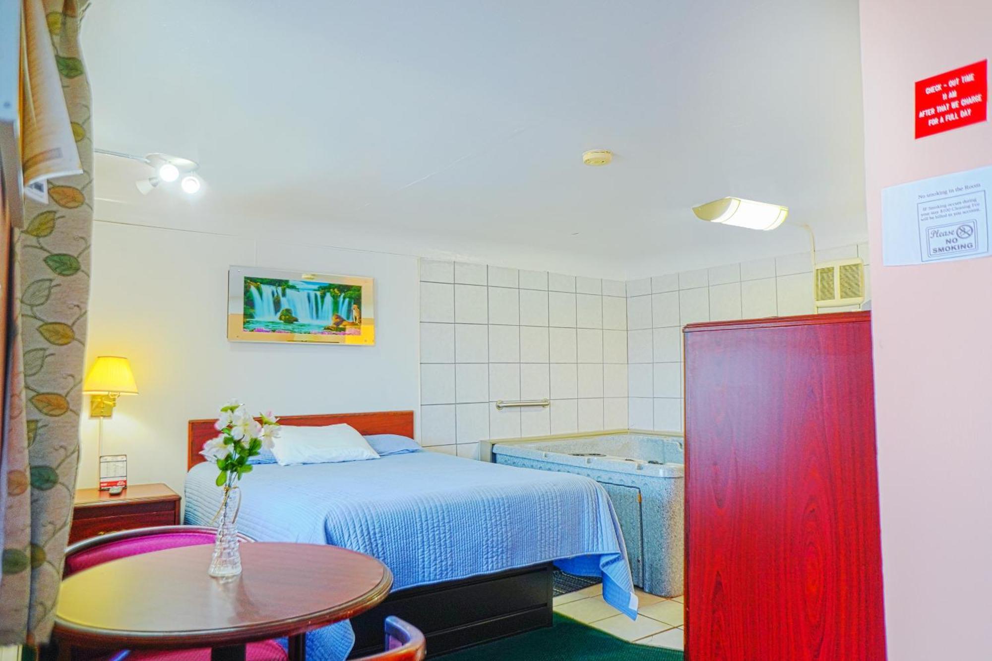 Bay Motel By Oyo Bay City Exterior photo