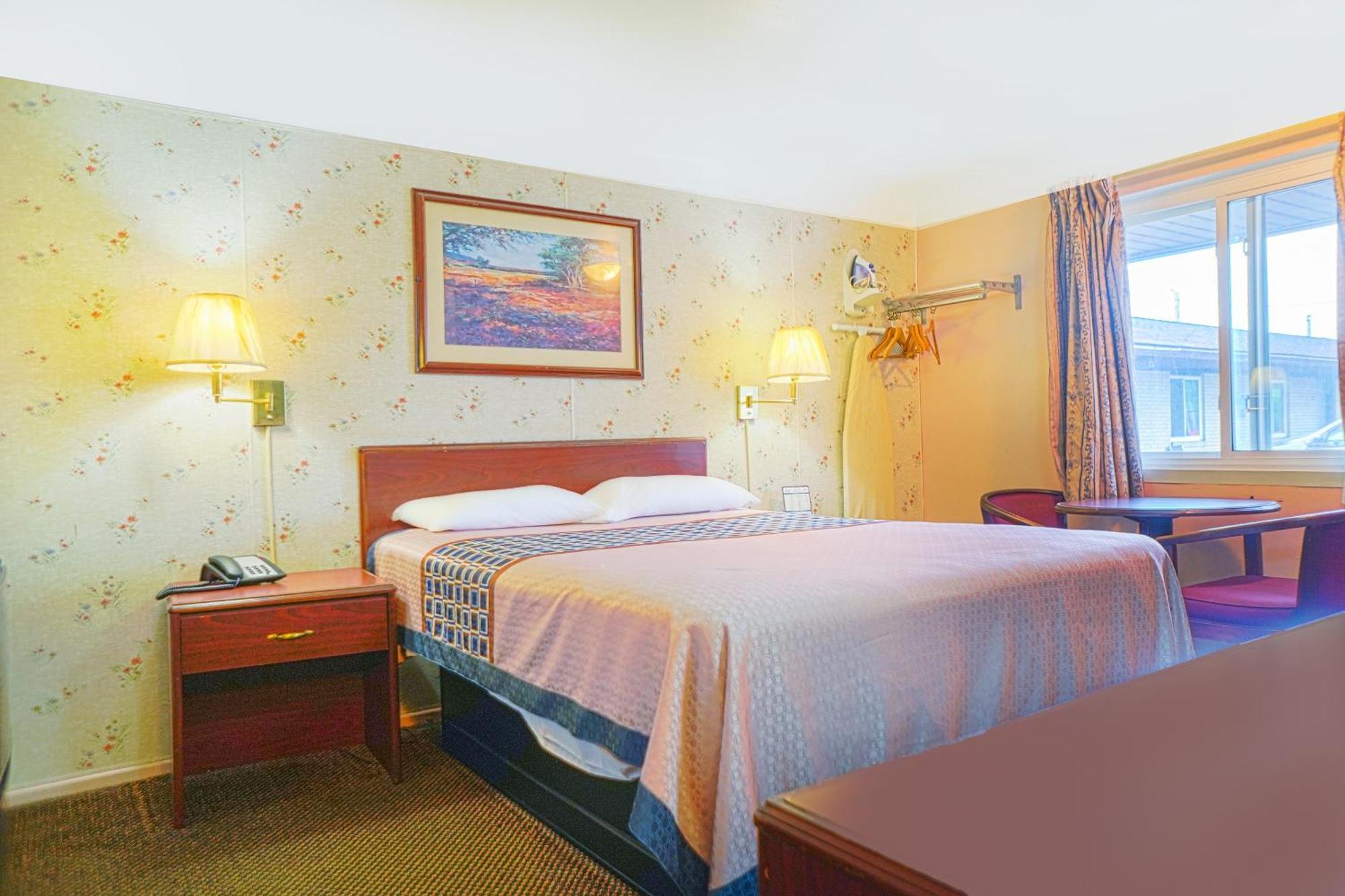 Bay Motel By Oyo Bay City Exterior photo